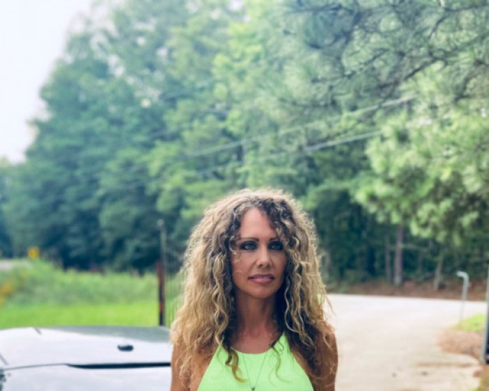 Crisie Isbell FabOver40